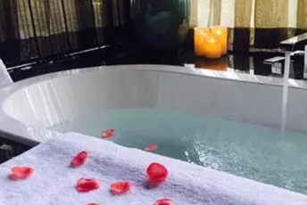 长沙望城水疗池中的失重冥想：当身体学会漂浮